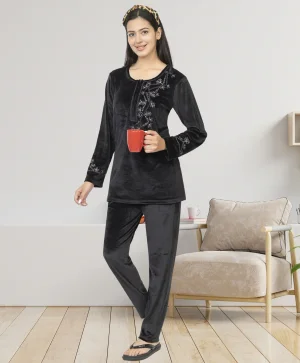 Embroidered Velvet Kurta Lower Set